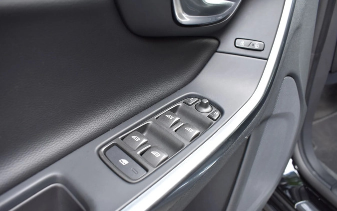 Volvo V60 cena 55900 przebieg: 149200, rok produkcji 2015 z Szprotawa małe 781